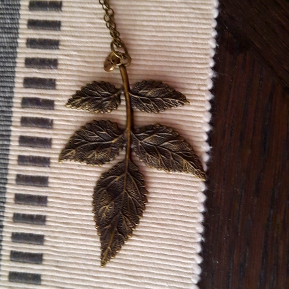 Bronze leaf necklace - Picture 1 of 2